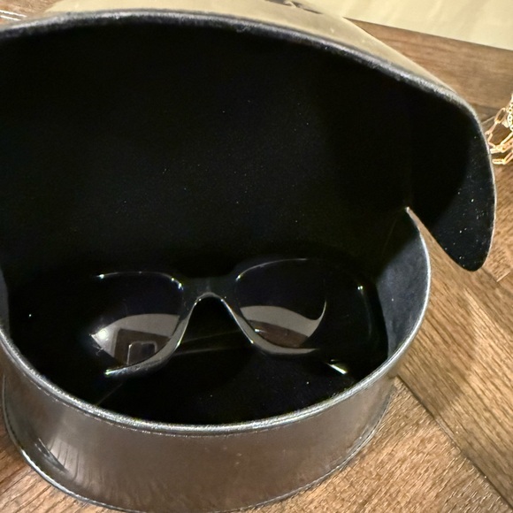 Authentic CHANEL 5097 sunglasses - Picture 9 of 9